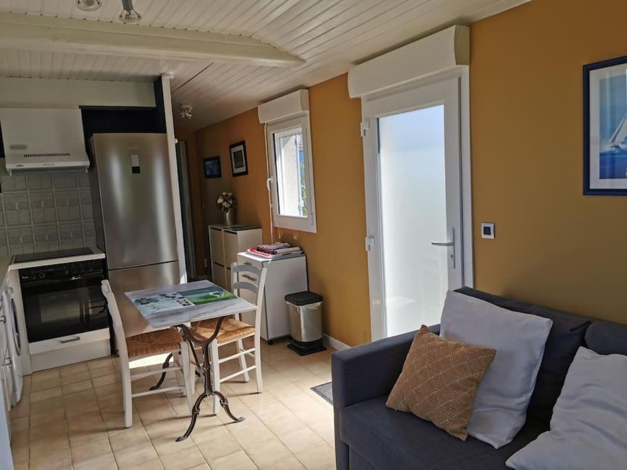 Willa Dependance Au Calme Dans Notre Jardin Saint-Aubin-Des-Preaux Zewnętrze zdjęcie