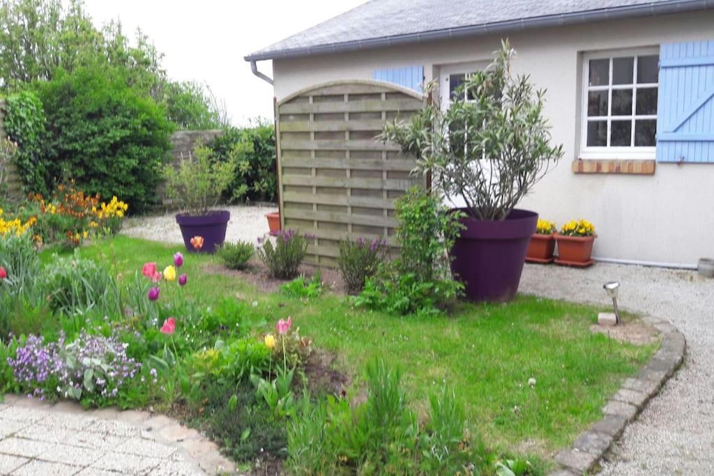 Willa Dependance Au Calme Dans Notre Jardin Saint-Aubin-Des-Preaux Zewnętrze zdjęcie